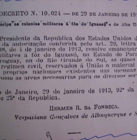 Publicaçãodo decreto federal que emancipou a Colônia Militar do Iguassu. 
Imagem: Acervo Projeto Memória Rondonense - FOTO 1 -