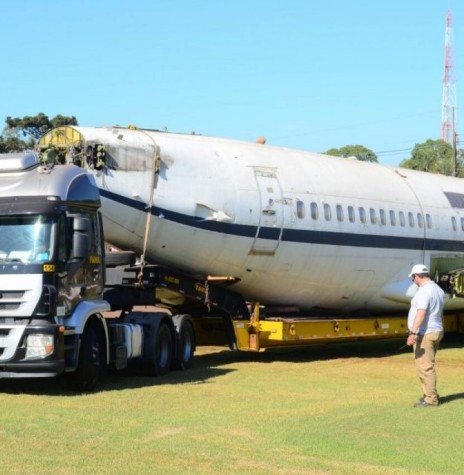 Chegada da fuselagem do Boeing 737 -200 à cidade de Foz do Iguaçu, em julho de 2016.
Imagem: Acervo Airway - FOTO 18 -