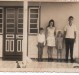 Casal Maria e Adolfo Oscar Kunzler com os filhos Ivo e Ilse nascidos, respectivamente, em 1963 e 1965, em foto junto a residência da família em Porto Mendes, na Linha São Carlos.