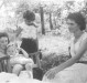 D. Aida Schneider com amigas e filhos no Max Lindenau, em Vila Margarida, em 1960.