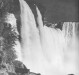 Outro detalhe das Cataratas do Iguaçu, a noite, feita pelo imigrante alemão e pioneiro rondonense Heribert Hans-Joachim Gasa, em 1965.