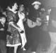 Festa junina, na sede municipal de Marechal Cândido Rodon. A senhora Ingrun Seyboth ( de vestido florido, ao lado da noiva), em  1964