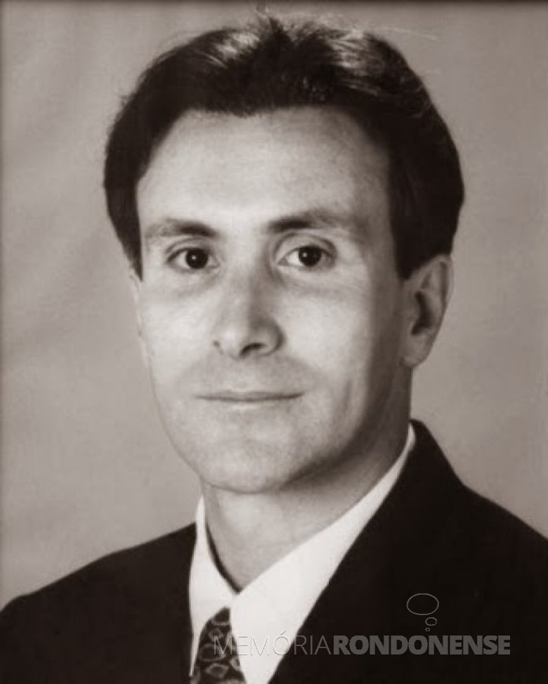 Ariston Limberger que tomou posse como 11º prefeito municipal de Marechal Cândido Rondon, em 01 de janeiro de 1997.
Imagem: Acervo Memória Rondonense - FOTO 13 - 