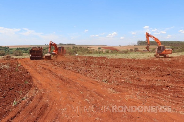Máquinas e caminhões da Construtora Êxito iniciando a terraplanegem do terreno para a construção da sede própria do BPFron, em 17 de janeiro de 2022.
Imagem: Acervo Comunicação PM - MCR - FOTO 10 -