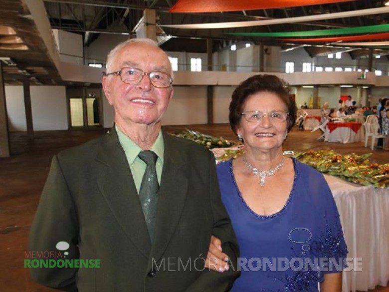 Casal Orlando e Venilda Faccini (ambos em memória), eleito presidente do Clube Aliança em 11 de janeiro de 1976. 
Imagem: Acervo Fernando Wondracek - FOTO 3 -