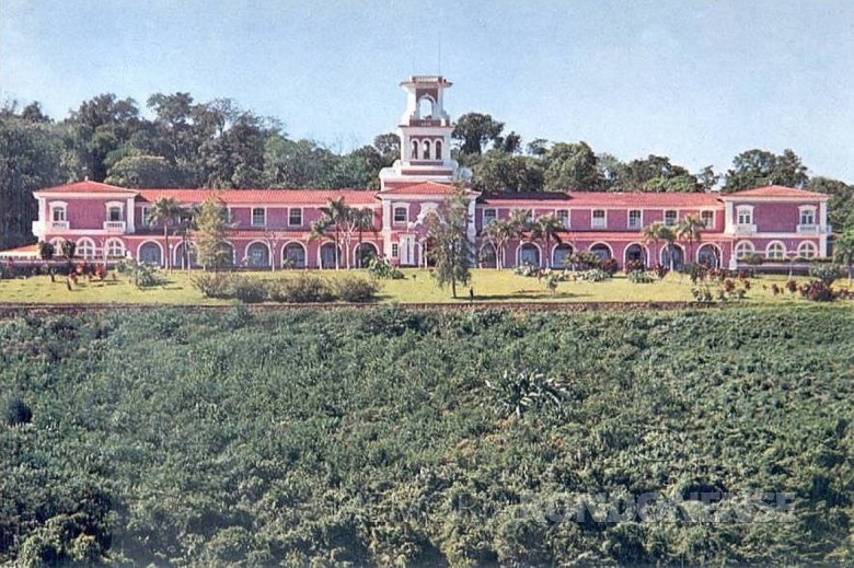 Hotel das Cataratas em 1958.
Imagem: Acervo e legenda de Walter Dysarsz - Foz do Iguaçu
