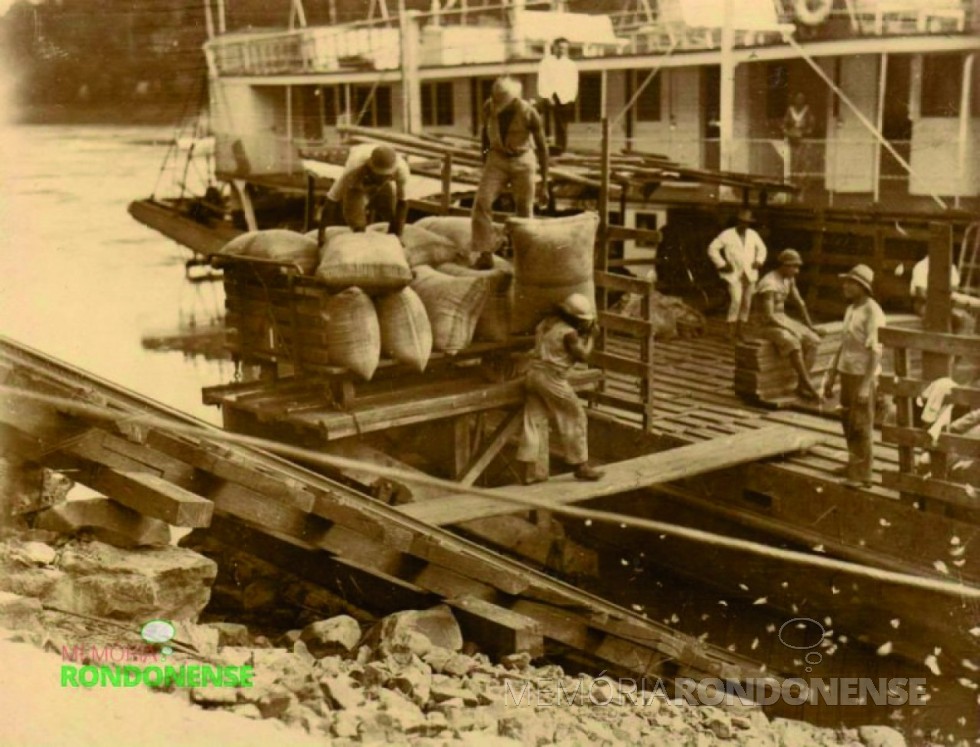 Operários fazendo carregamento de erva-mate e madeira beneficiada em Porto Mendes
Expedição Kwasinski.
