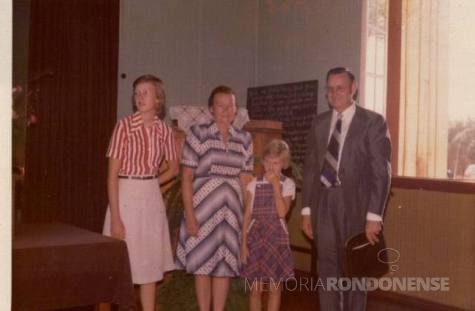 Ottmar Wehr  com a esposa Jutta e filhas. Ele foi o primeiro pastor da Primeira Igreja Batista de Marechal Cândido Rondon. 
Imagem: Acervo PIB Rondon
