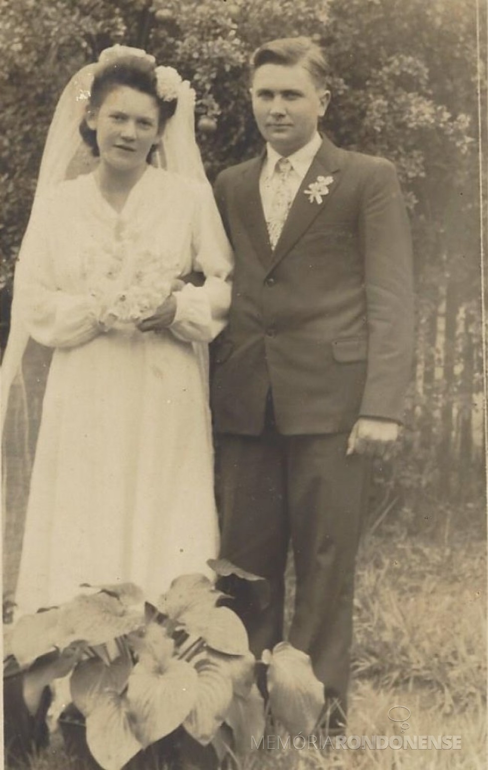 Os pioneiros rondonenses Maria Dalita Witeck e Roberto Schütz,  que se casaram em Peritiba, SC. 
Imagem: Acervo pessoal - FOTO 1 - 