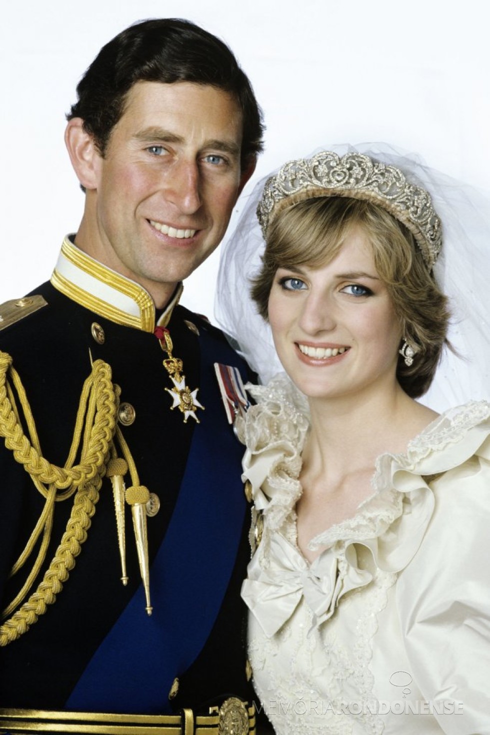 Principe Charles e Diana Spencer, em uma das fotos oficiais de seu casamento. 
Imagem: Acervo People - FOTO 6 -  