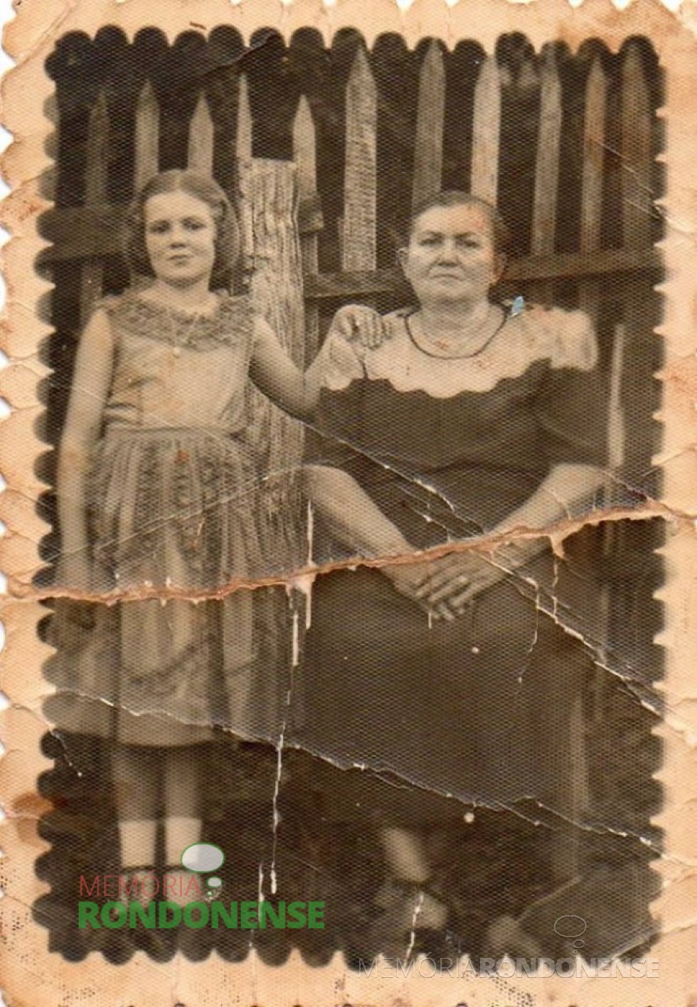 Catarina Michaud Witeck fotografada em companhia de sua neta Semilda Gauer, na cidade de Peritiba (SC), na década de 1940. 
Imagem: Acervo Izoldi Witeck Adams - FOTO 3 - 