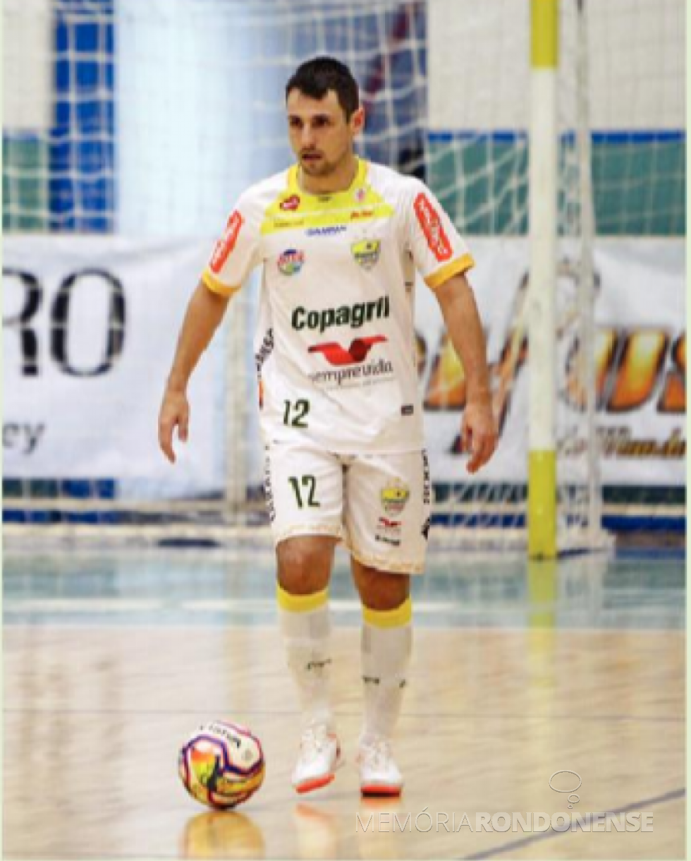 Atleta Bruno Petry que deixou a equipe da Copagril Futsal no final da 1ª quinzena de 2019 para jogar na Espanha. 
Imagem: Acervo O Presente  - Crédito: Fernando Ames/ Copagril - FOTO 19 --
