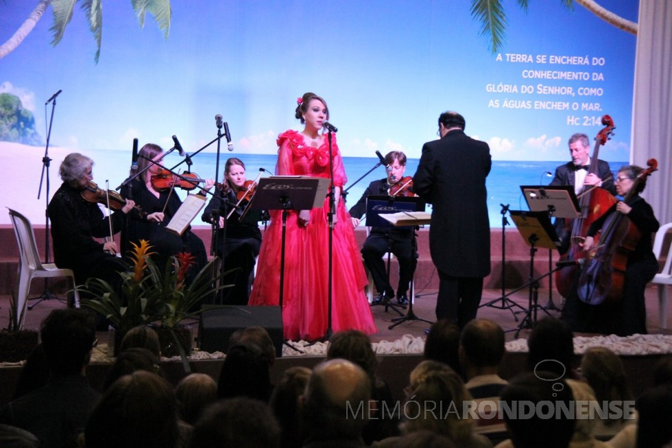 Cantora lírica Luiza Wuaden em sua apresentação em Marechal Cândido Rondon, em julho de 2016. 
Imagem: Acervo O Presente - FOTO 6 - 