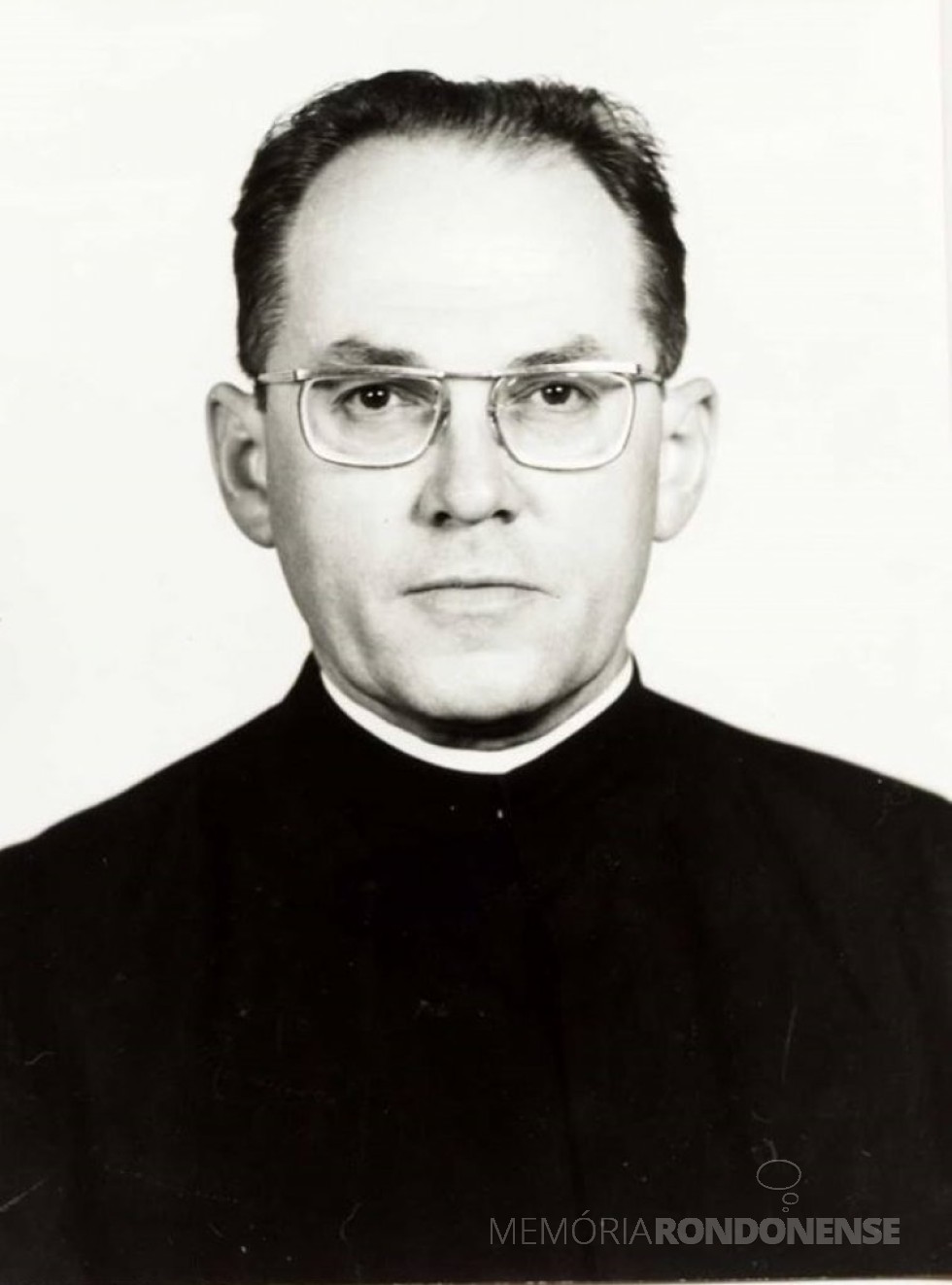 Padre Hans Lamprecht SVD, assumiu como  4º vigário da Igreja Matriz Sagrado Coração de Jesus, em 1977.  
Imagem: Acervo Miguel Fernandes Reichert - FOTO 7