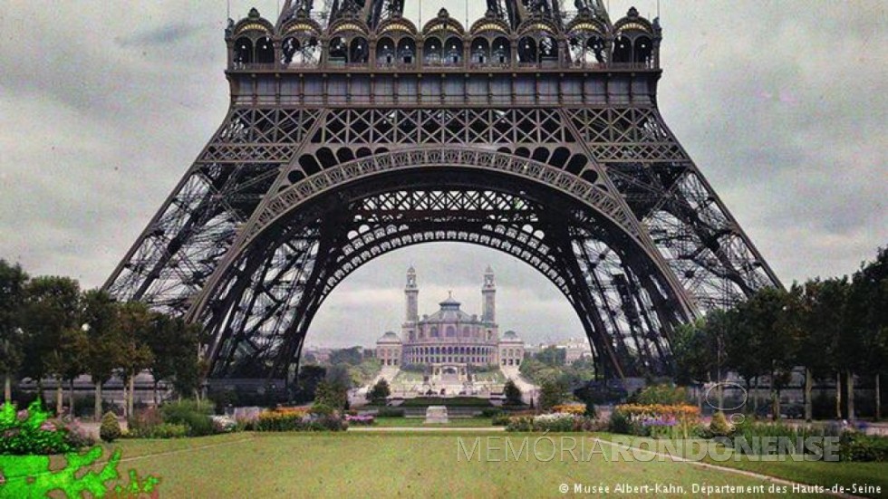 Torre Eiffel, de 1911 - uma das primeiras fotografias do projeto 
