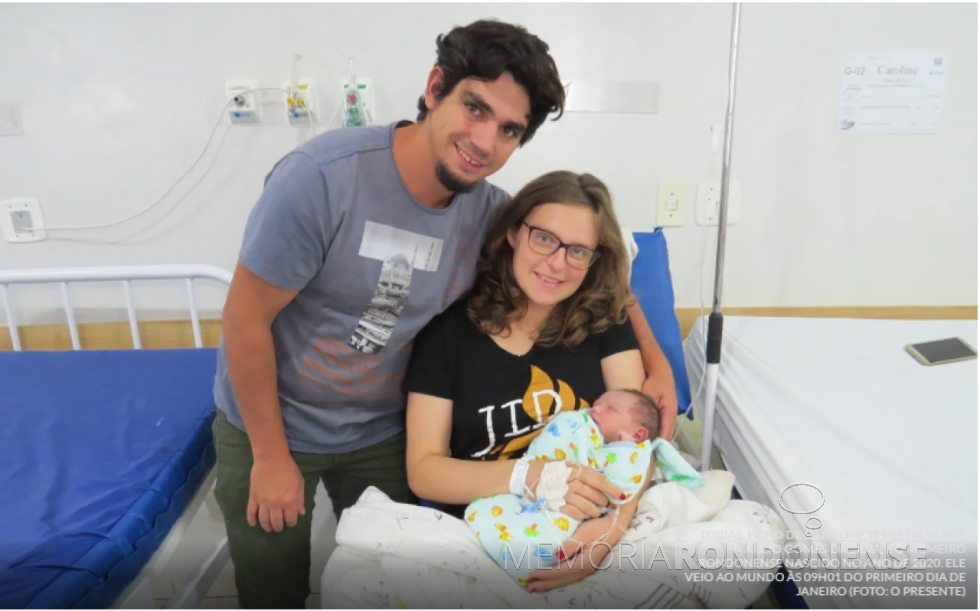 Casal Carolina Teske  da Silva e Márcio Gomes da Silva com o filho Tobias, primeira criança nascida em Marechal Cândido Rondon, em 2020.
Imagem: Acervo o Presente - FOTO  50 - 
