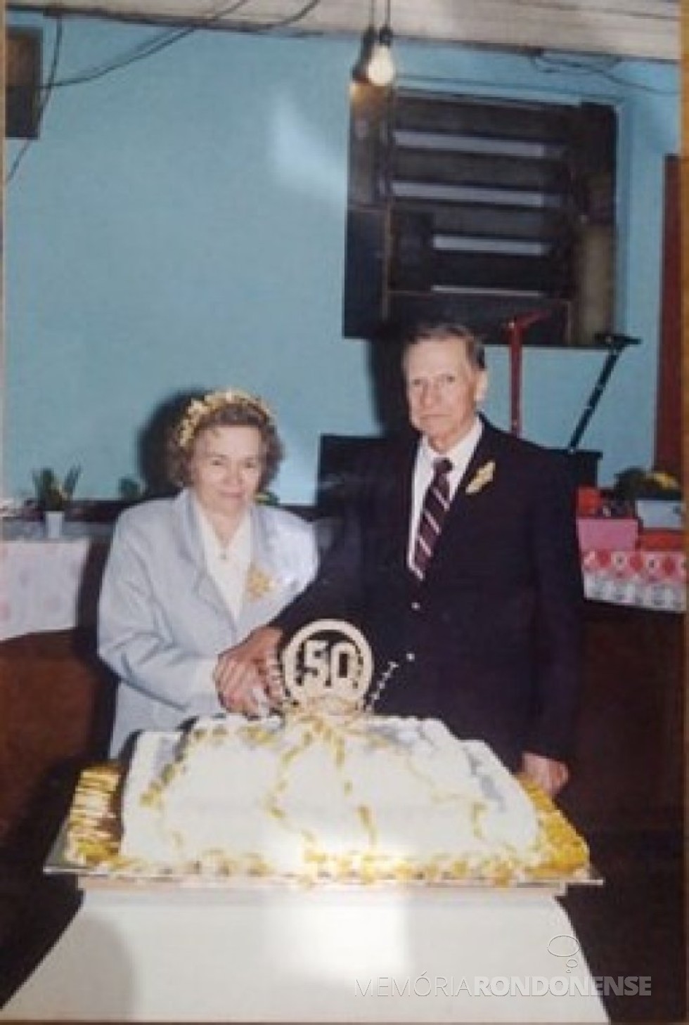 Casal pioneiro Olga e Henrique Adolfo Passig na comemoração de Bodas de Ouro.
Imagem: Acervo Isolde Passig Schilke - FOTO 2 - 