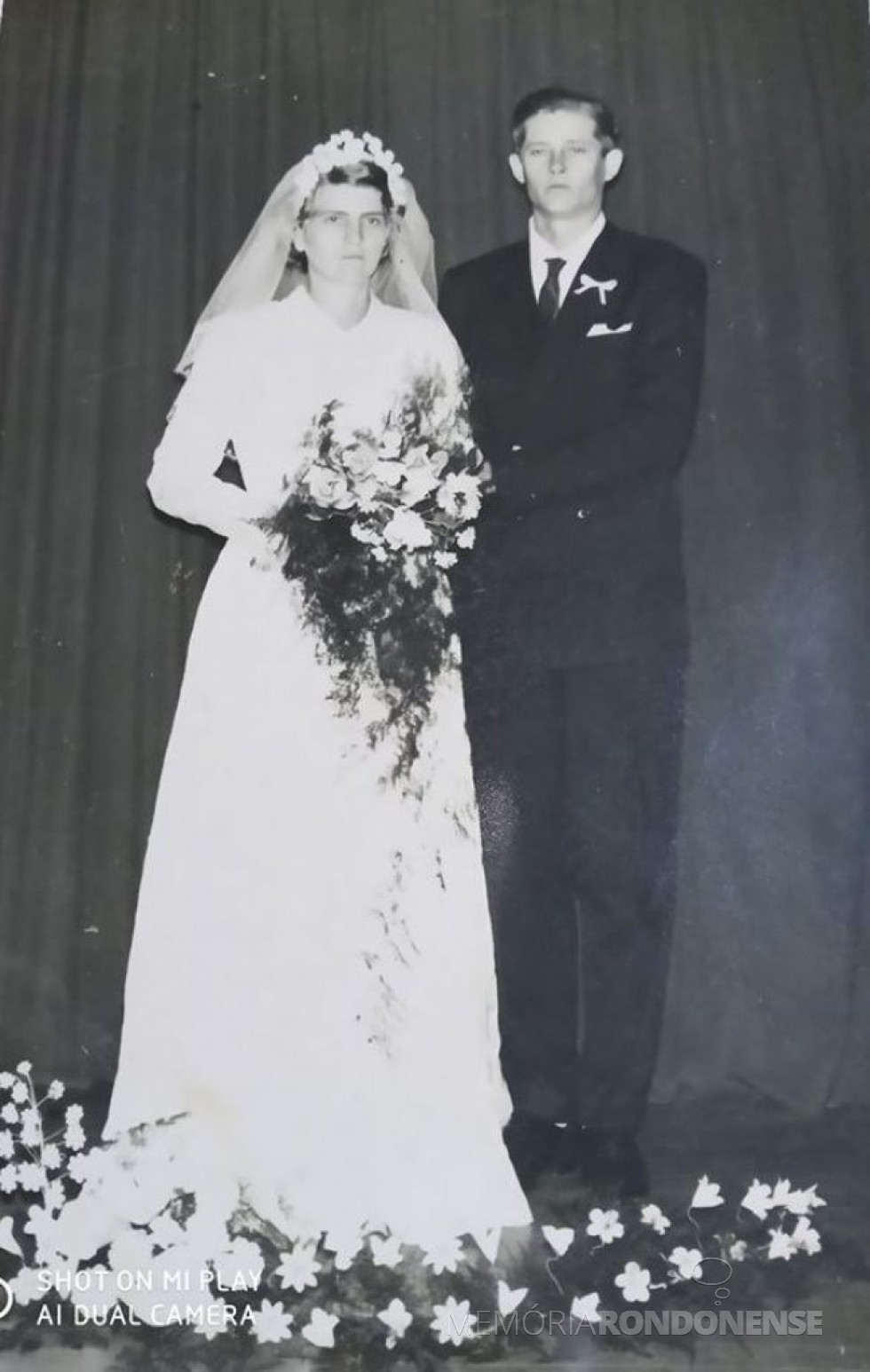 Noivos pioneiros rondonenses Elly Aline Engelmann e Lauro Dreyer que se casaram em junho de 1962.
Imagem: Acervo Hedry Dreyer Campos - FOTO 1 - 