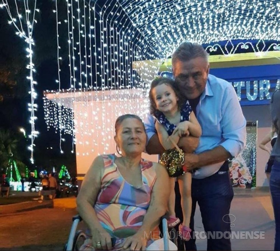 Rondonense Nelci Fonta Witeck, com o esposo Clécio e neta,  falecida em final de julho de 2020.
Imagem: Acervo Sirlei Hentges - FOTO 13 - 
