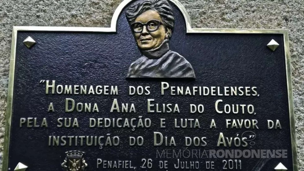 Placa em homenagem à Ana Elisa do Couto (D. Aninhas) em Penafiel, sua cidade natal. 
Imagem: Acervo O Povo - FOTO 7 -
