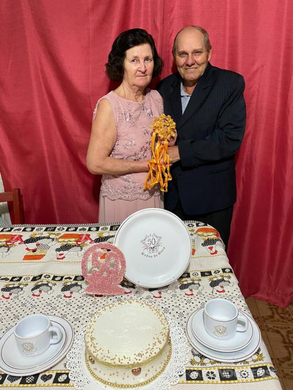 Casal rondonense Dulce e Levino Fenner que comemorou Bodas de Ouro, em julho de 2020.
Imagem: Acervo Jheison Griep - FOTO 14 - 