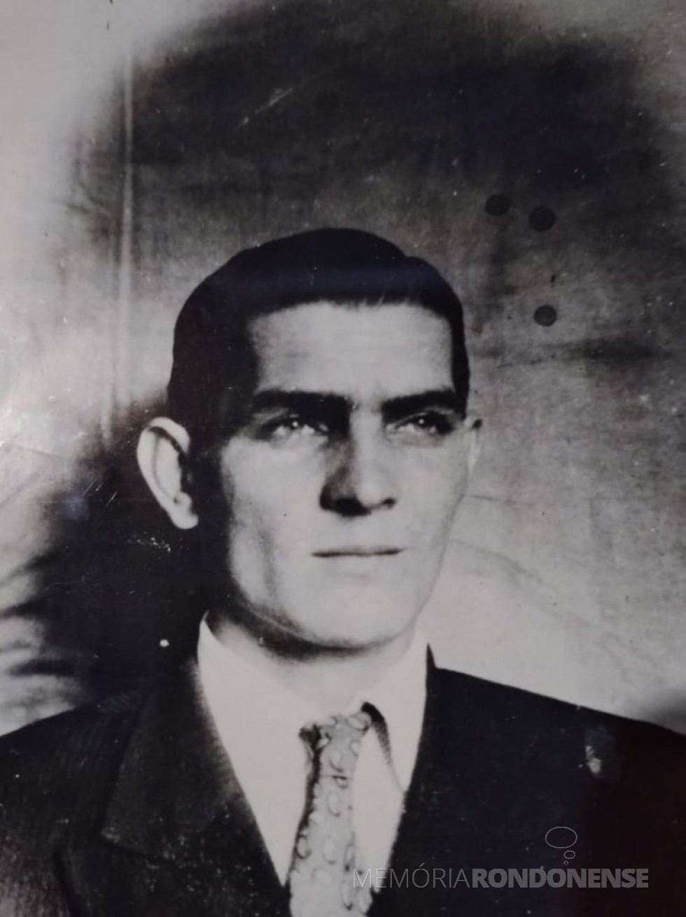 Osmar Albino Franke, primeiro professor da cidade de Marechal Cândido Rondon, nascido em agosto de 1927.
Imagem: Acervo Meri Franke - FOTO 1 -