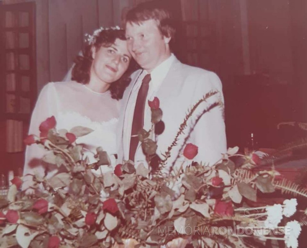 Noivos Lidia Agnes Glitz e Remi Sander que casaram em final de janeiro  de 1982.
Imagem: Acervo do casal - FOTO 4 - 