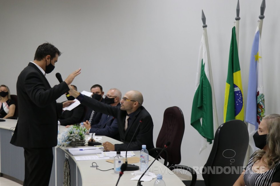 John Nodari prestando juramento e posse como vice prefeito de Pato Bragado para o quadriênio 2021/2024.
Imagem: Acervo Imprensa PM-PB - Crédit Marili Koehler Bressan - FOTO 64 -