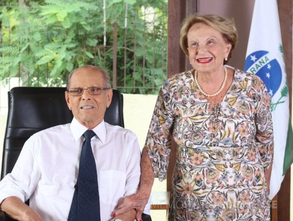 Yvone Lunardelli Pimentel com o esposo Paulo da Cruz Pimentel, ele ex-governador do Paraná de 1966 a 1971.
Imagem: Acervo pessoal da Família/G1 - FOTO 6 -