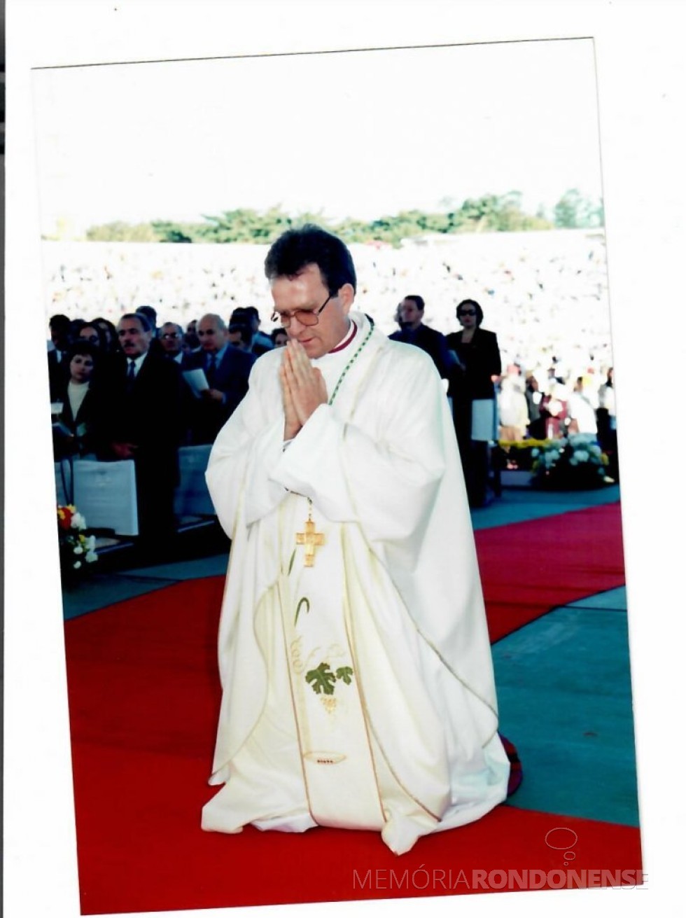 Padre Anuar Battisti (palotino) durante a sua ordenação episcopal , em junho de 1998.
Imagem: Acervo Mitra Diocesana de Toledo - FOTO 9 -