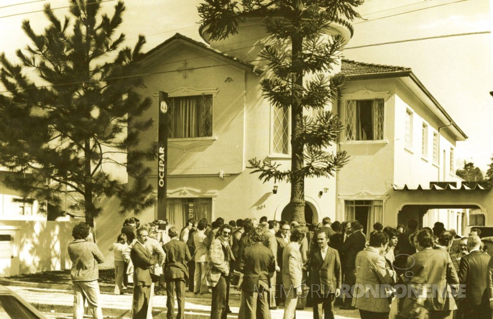 Dirigentes cooperativistas, autoridades e público presentes à inauguração da sede própria da Ocepar, em 1975.
Imagem: Acervo Ocepar - FOTO 4 - 