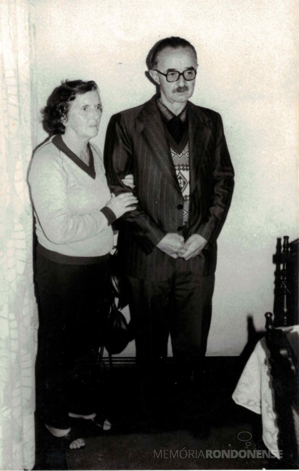 Casal Assumpta e Alcides Donin, ela primeiro funcionário da Prefeitura Municipal de Toledo, em fotografia da década de 1990.
Imagem: Acervo Museu Histórico Willy Barth (Toledo - PR) - FOTO 6 -
