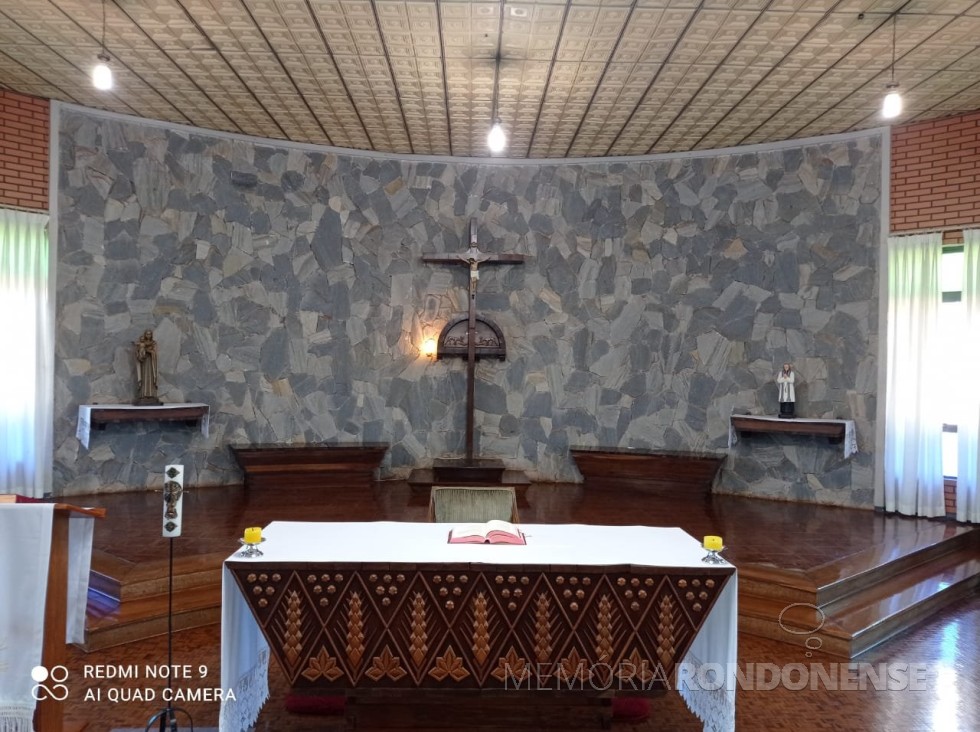 Altar do Seminário Diocesano Maria Mãe da Igreja, na cidade de Toledo, inaugurado em começo de maio de 1982.
Imagem: Acervo e crédito Renato Schuck - FOTO 4 -