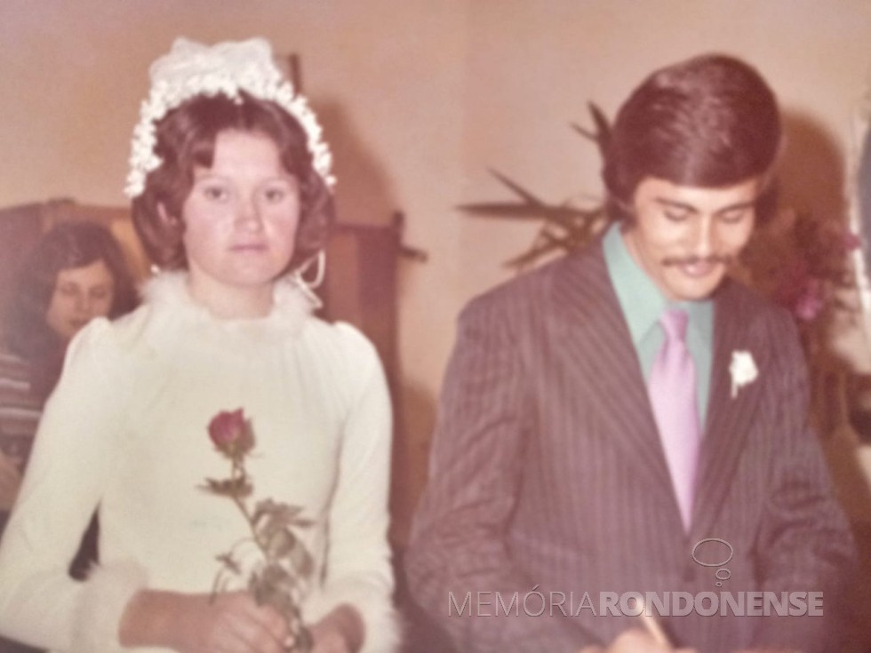 Jovens rondonenses Teresinha Witeck e Egon Fischer que casaram em julho de 1978.
Imagem: Acervo do casal - FOTO 3 - 
