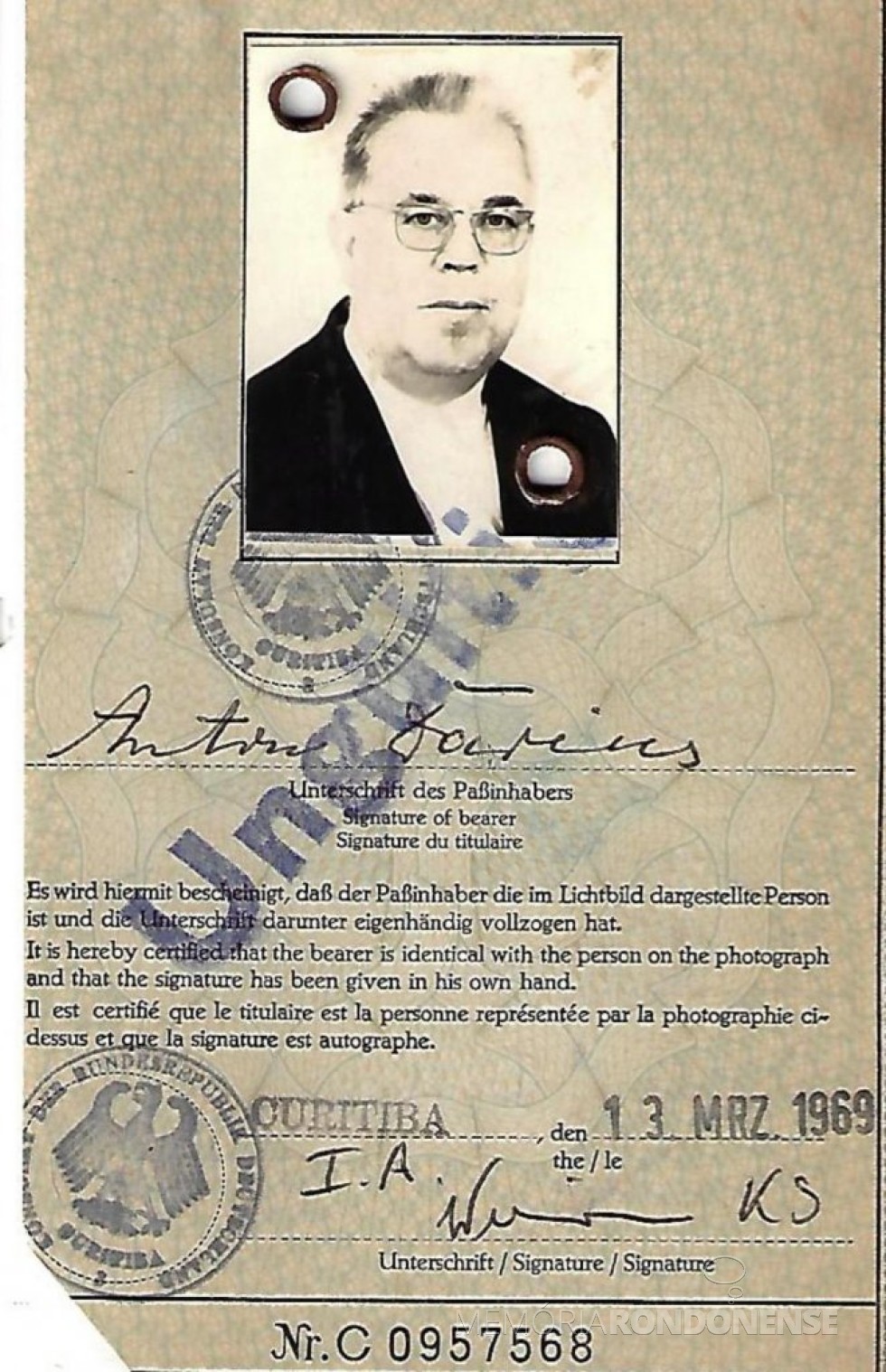Página de identificação do passaporte alemão do padre Antonio Darius.
Imagem Acervo SVD/Diocese de Toledo - FOTO 9 -
