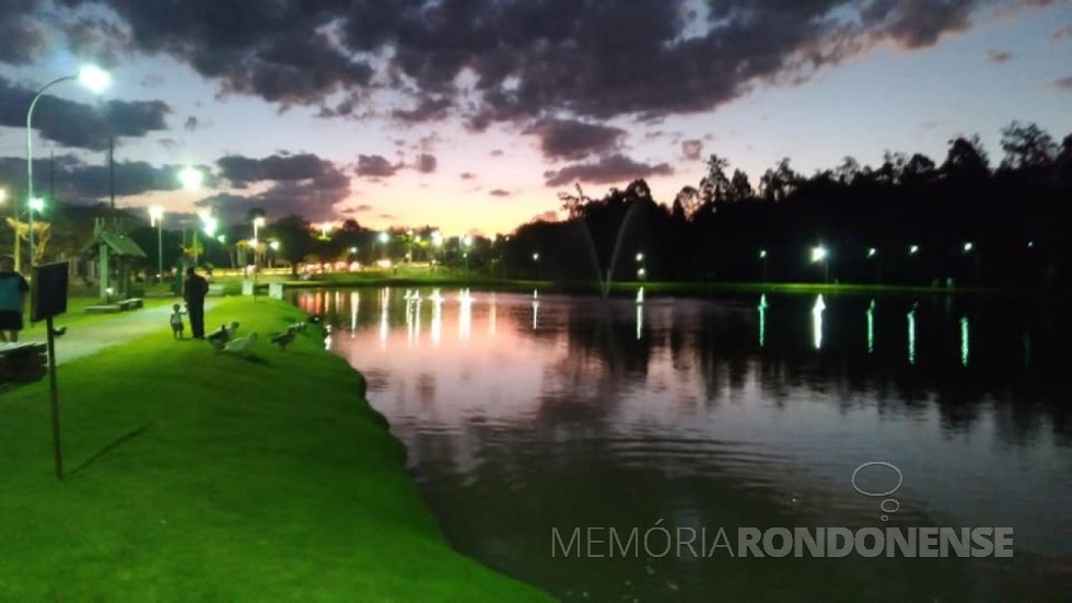 Crepúsculo na cidade de Marechal Cândido Rondon em foto feita pela foógrafa Rosane Kozerski Kunzler, a partir do Parque de Lazer Rodolfo Rieger, em 29 de agosto de 2021.
- FOTO 14 -