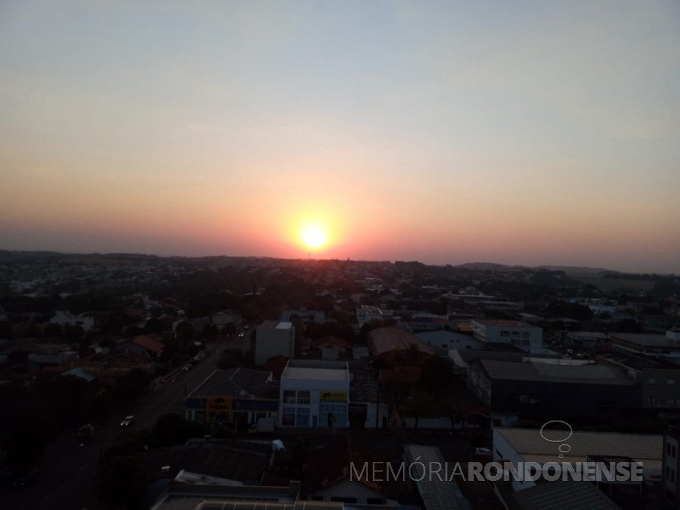 Por do sol na cidade de Marechal Cândido  Rondon, em 18 de agosto de 2021.
Imagem e crédito Dagmar Ritter - FOTO 24 - 
