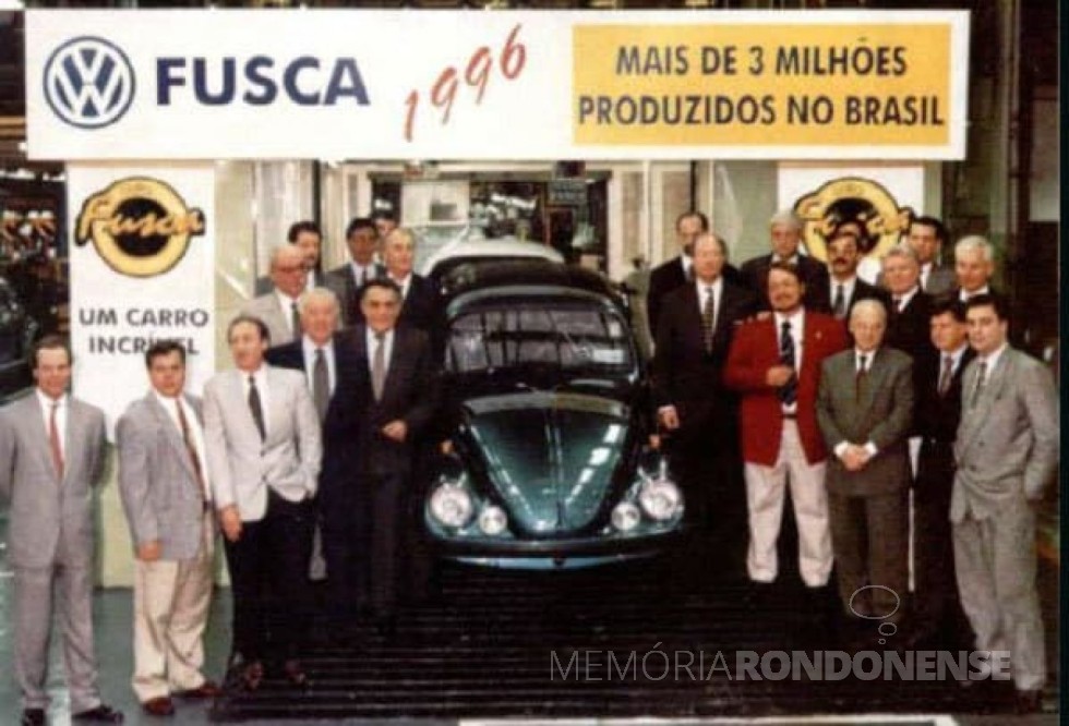 Última unidade do Fusca saindo da linha de montagem da Volkswagen, em São Bernando do Campo (SP), em junho de 1996.
Imagem: Acervo  Autoentusiastas - FOTO 8 -
