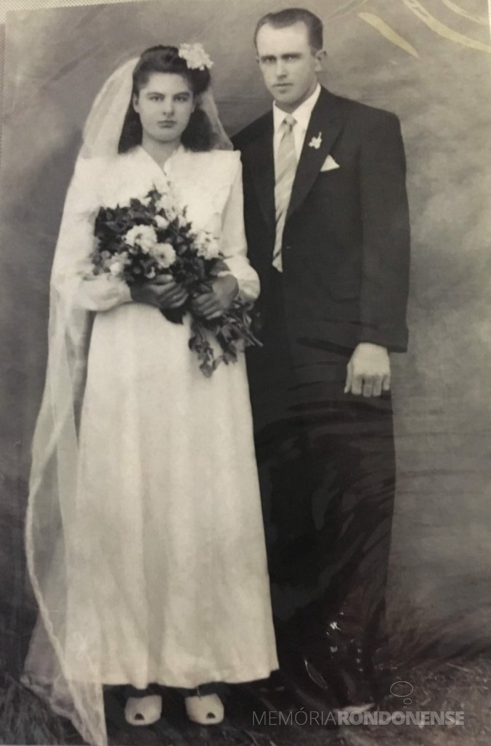 Noivos Romilda Drost e Wilmuth Rusch que casaram em final de agosto de 1946.
Imagem: Acervo Jurema Stresnke - FOTO 8 -