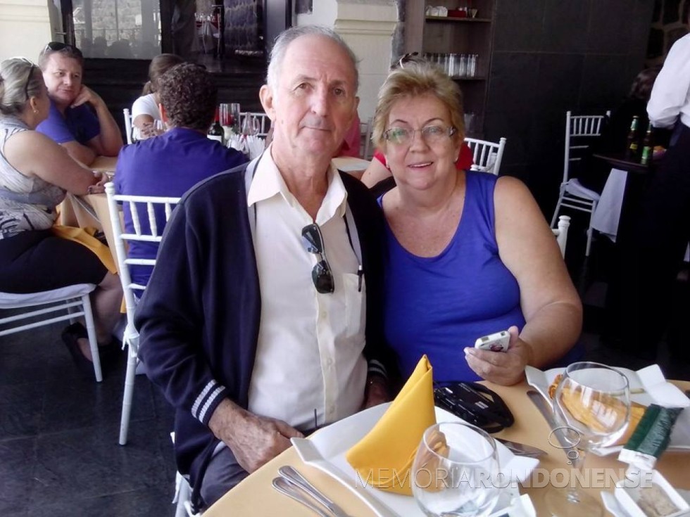 Romito Graebin e esposa Lizelotte, ele que tomou posse da presidência do Rotary Club de Marechal Cândido Rondon em final de junho de 1991.
Imagem:  Acervo Pessoal/Facebook - FOTO 4 - 