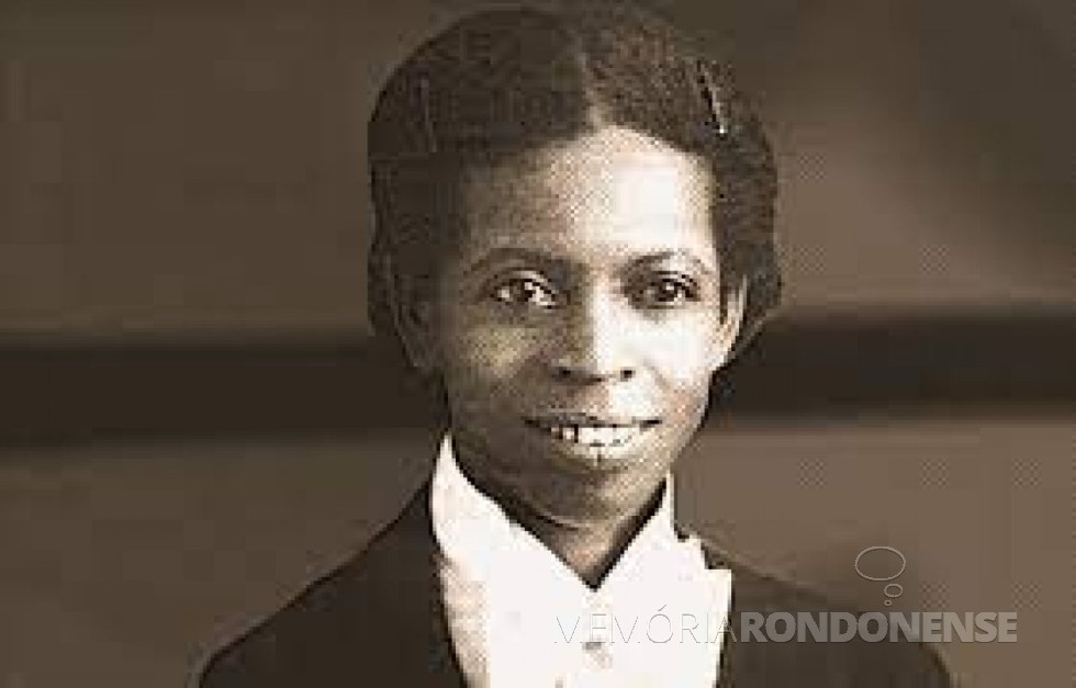 Enedina Alves Marques - a primeira mulher paranaense em se formar em engenharia civil,  em 1945. 
Imagem: Acervo Afrohistóricos.com.br - FOTO 2 - 