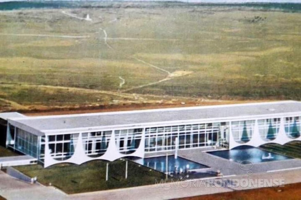 Palácio da Alvorada, residência oficial da Presidência da República, em Brasília, inaugurado em final de junho de 1958.
Imagem: Acervo projeto Memória Rondonense - FOTO 3 - 