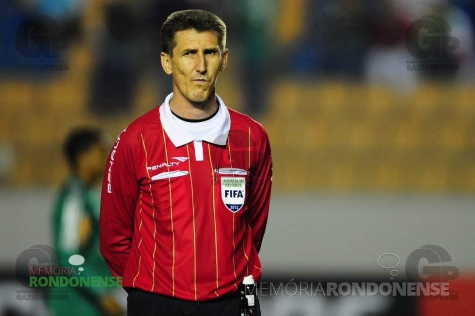 Roberto Braatz - árbitro assistente rondonense atuou na Copa do Mundo 2010, na África do Sul. 
Imagem: Gazetapress - FOTO 16 - 