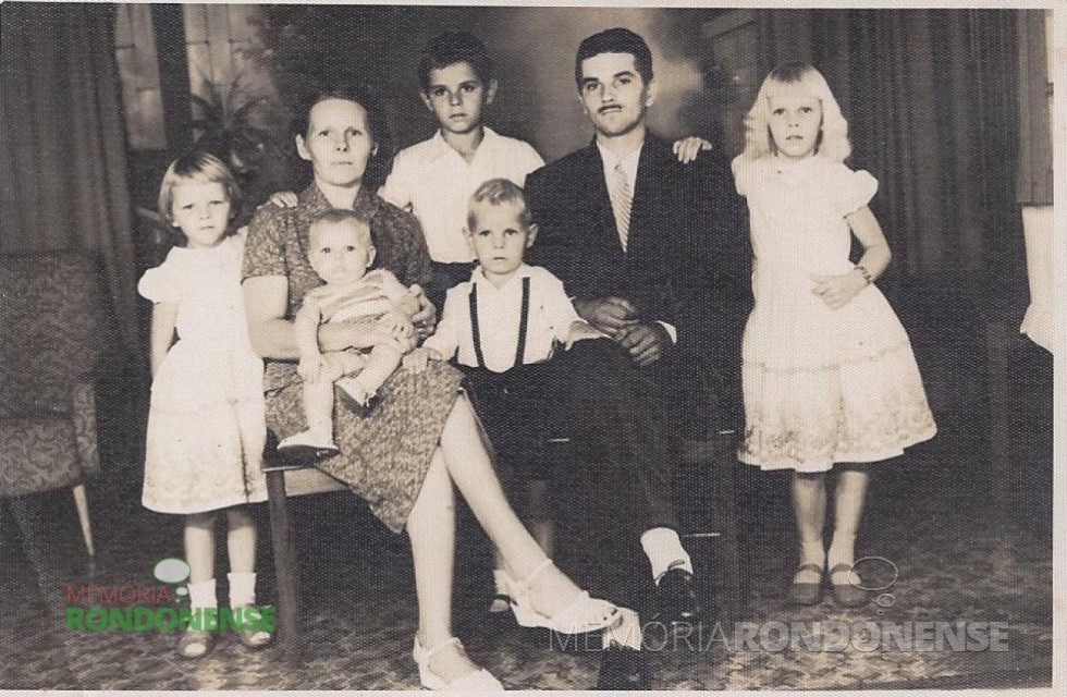 Casal Isabela (nascida Jeziorni) e Arthur Winter com os filhos Elio Edvino, Ivone, Lori, Gerda e Felipe
Imagem: Acervo  do casal. - FOTO 1 - 
