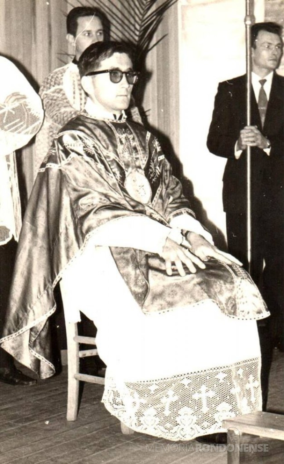 Padre Aloys João Mann  fotografado logo após a sua ordenação sacerdotal no Clube Aliança.
Imagem: Acervo Família Arlindo e Norma  Lamb