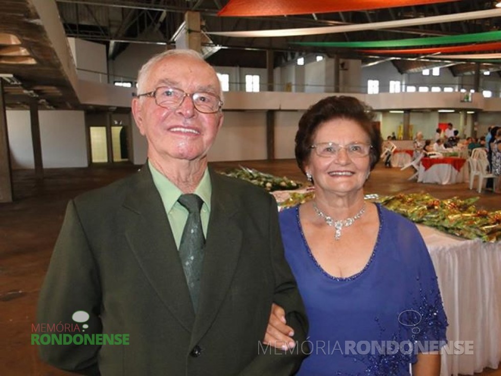 Casal Orlando e Venilda Faccini (ambos em memória), eleito presidente do Clube Aliança em 11 de janeiro de 1976. 
Imagem: Acervo Fernando Wondracek - FOTO 3 -