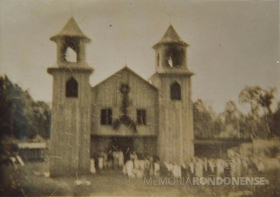Primeira igreja católica construída em Vila Margarida. 
Imagem: Acervo Centro de Pesquisa e História - Prefeitura Municipal de Marechal Cândido Rondon