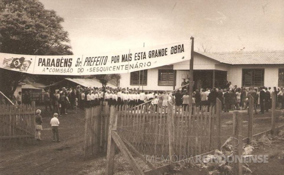 Aspecto de inauguração da Escola Municipal Pedro Álvares Cabral, na Linha Guará, no município de Marechal Cândido Rondon. 
Imagem: Acervo Jorge Roberto Freitag - FOTO 3 - 