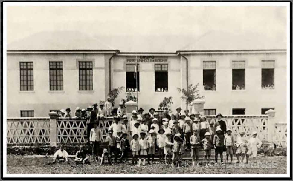 Grupo Escolar Prof. Munhoz da Rocha que começou a funcionar no começo de 1928. 
Imagem: Acervo Wagner Dias - Foz do Iguaçu - FOTO 3 - 