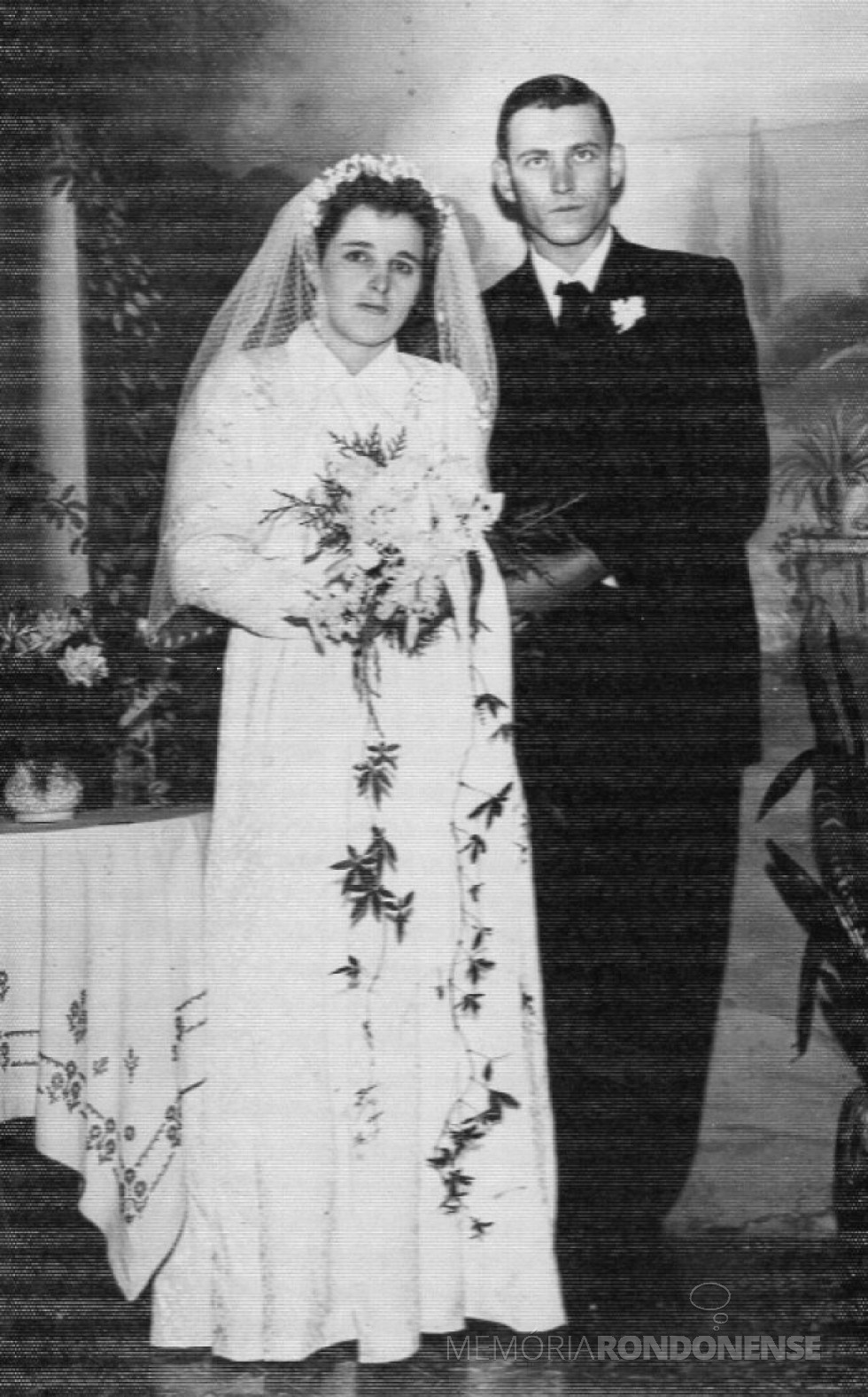 Os noivos Iloni Schmidt e Alceno Weber, cujo casamento aconteceu em 23 de maio de 1958. 
Imagem: Acervo do casal - FOTO 3 - 